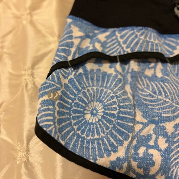 Lululemon Run: Speed Short Beachy Floral White Fossil Black Athletic Shorts - Picture 5 of 13